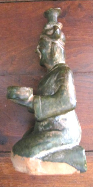 Statuetta del medico in terracotta smaltata verde, provenienza asiatica, Cina, XIX secolo
