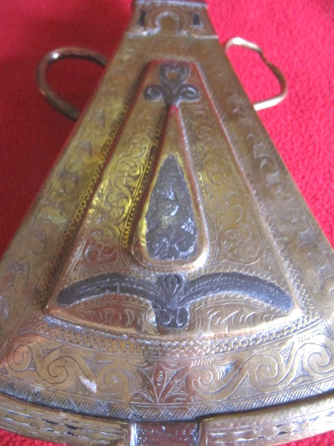 Ancienne gourde à poudre ou poire origine Berbère travail Oriental Artisanal début XXème