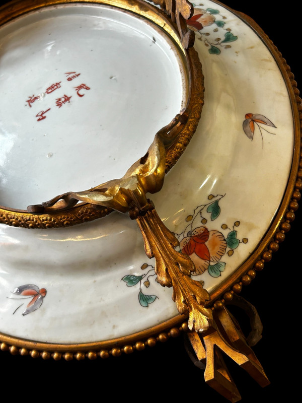Große japanische Schale in Bronze im Stil Louis XVI und Napoleon III – Japan des 19. Jahrhunderts, L 56 cm