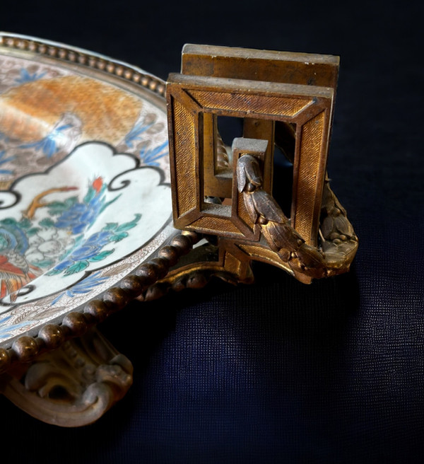 Große japanische Schale in Bronze im Stil Louis XVI und Napoleon III – Japan des 19. Jahrhunderts, L 56 cm