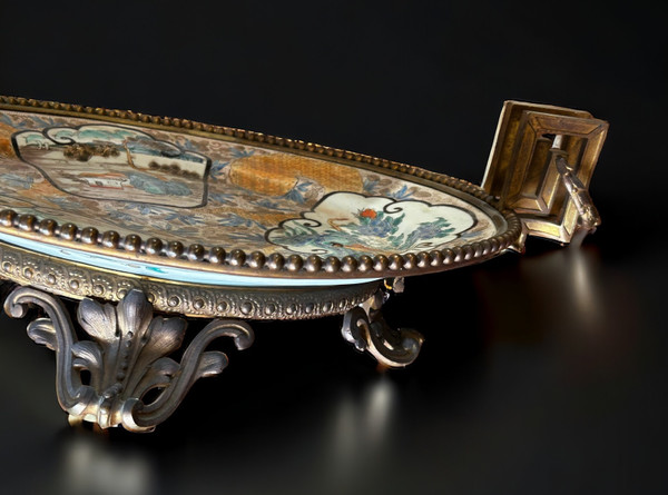Große japanische Schale in Bronze im Stil Louis XVI und Napoleon III – Japan des 19. Jahrhunderts, L 56 cm