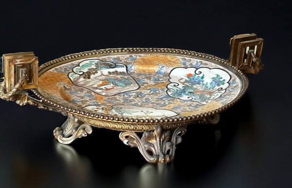 Große japanische Schale in Bronze im Stil Louis XVI und Napoleon III – Japan des 19. Jahrhunderts, L 56 cm