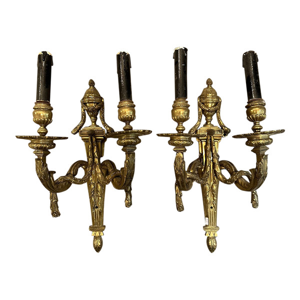 Paar Wandleuchter im Louis XVI-Stil aus vergoldeter Bronze