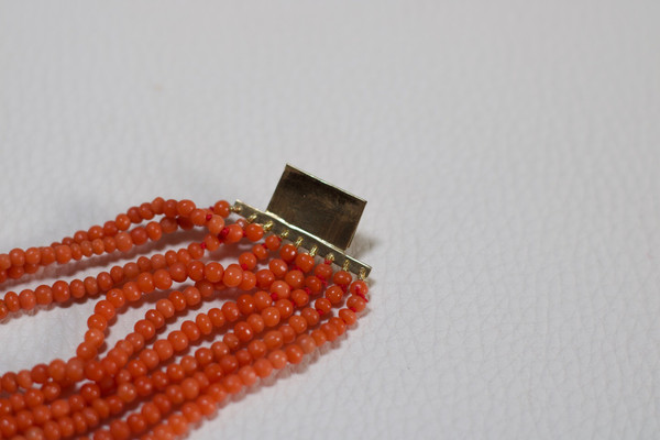 Collana Girocollo E Suo Bracciale In Corallo E Oro Giallo