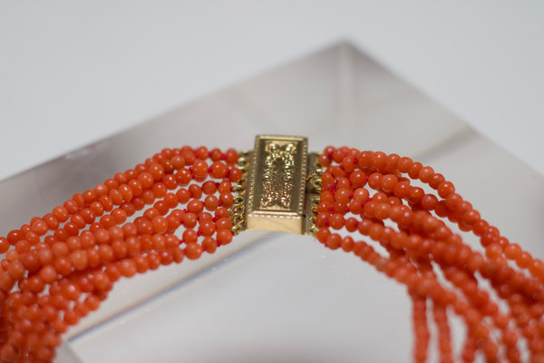 Collana Girocollo E Suo Bracciale In Corallo E Oro Giallo