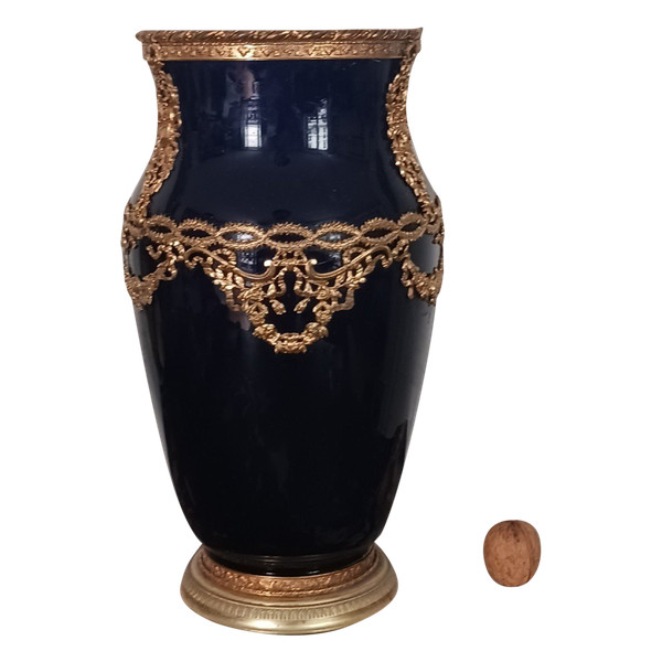 Choisy le Roi - grand vase en faïence montée - fond bleu roi et laiton doré - art déco, vers 1930