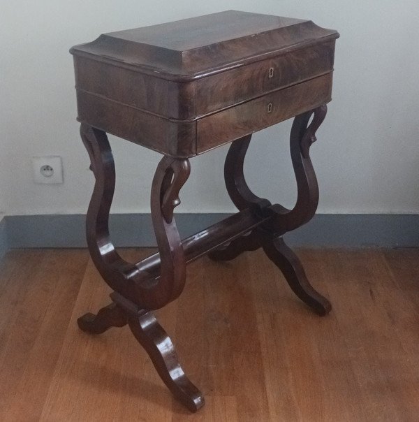 France, Louis-Philippe period - small mahogany worker or hairdresser - good condition