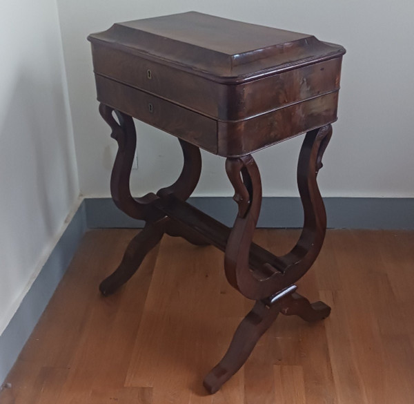 France, Louis-Philippe period - small mahogany worker or hairdresser - good condition