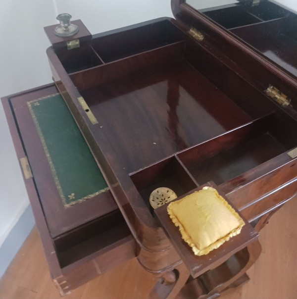 France, Louis-Philippe period - small mahogany worker or hairdresser - good condition