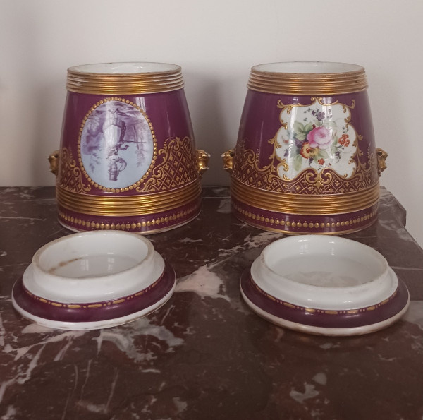 Vecchia Parigi, periodo Luigi Filippo, Napoleone III - grande coppia di vasi da fiori - sfondo viola e ricco