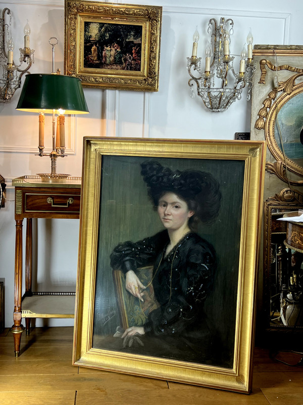 GROßES JUGENDSTIL-PASTELLGEMÄLDE, SIGNIERT „J.MOUBREY“, PORTRÄT EINER FRAU IN SCHWARZ