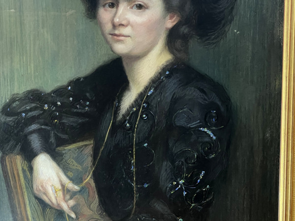 GROßES JUGENDSTIL-PASTELLGEMÄLDE, SIGNIERT „J.MOUBREY“, PORTRÄT EINER FRAU IN SCHWARZ