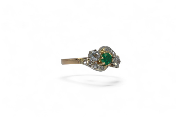 Anello con smeraldi e diamanti