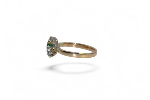 Anello con smeraldi e diamanti