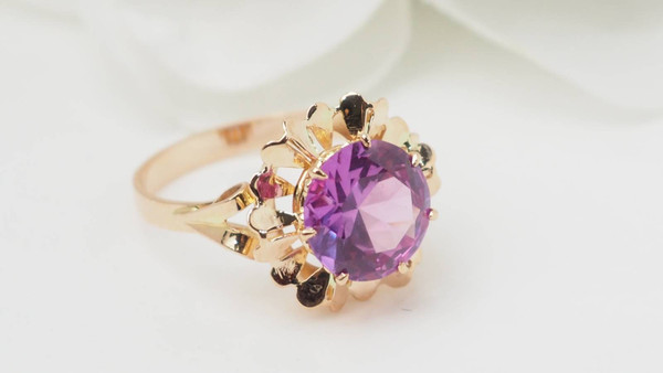Bague fleur vintage en or rose et spinelle rose 
