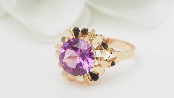 Bague fleur vintage en or rose et spinelle rose 