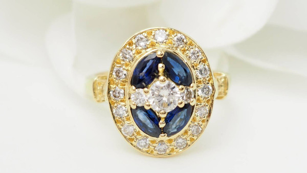 Vintage ring in yellow gold, sapphires and diamonds