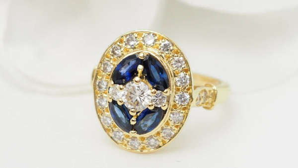 Vintage ring in yellow gold, sapphires and diamonds