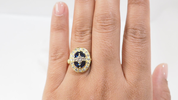 Vintage ring in yellow gold, sapphires and diamonds