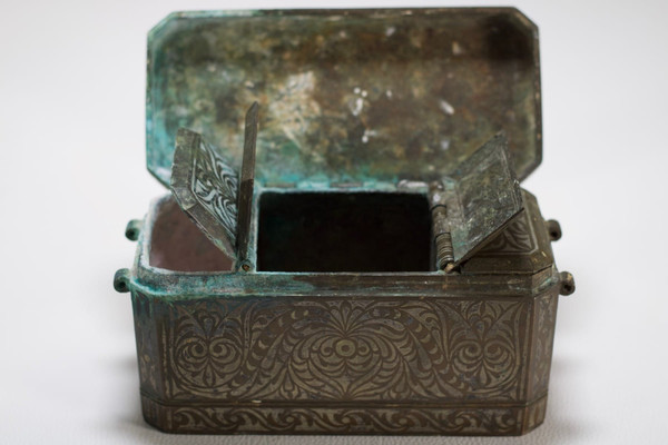 Betel nut and lime box, Mindanao.