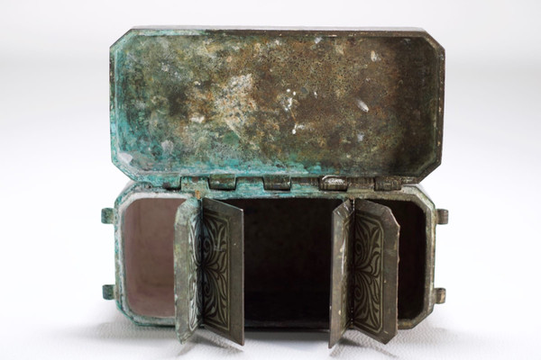 Betel nut and lime box, Mindanao.