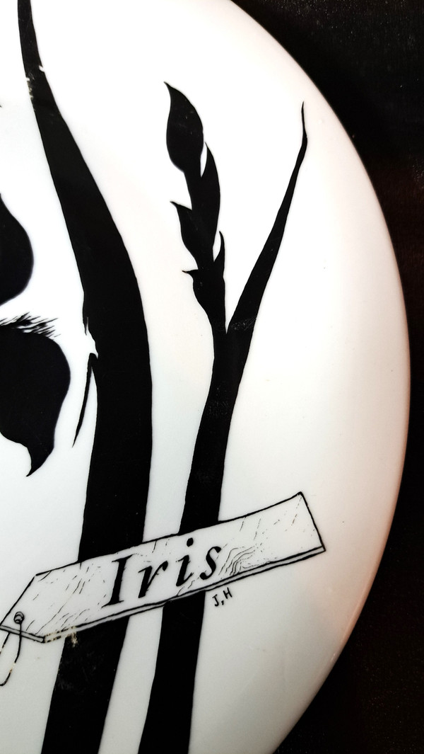 Plate decorated by Jeannine Hétreau, Iris décor, for Primavera, circa 1950