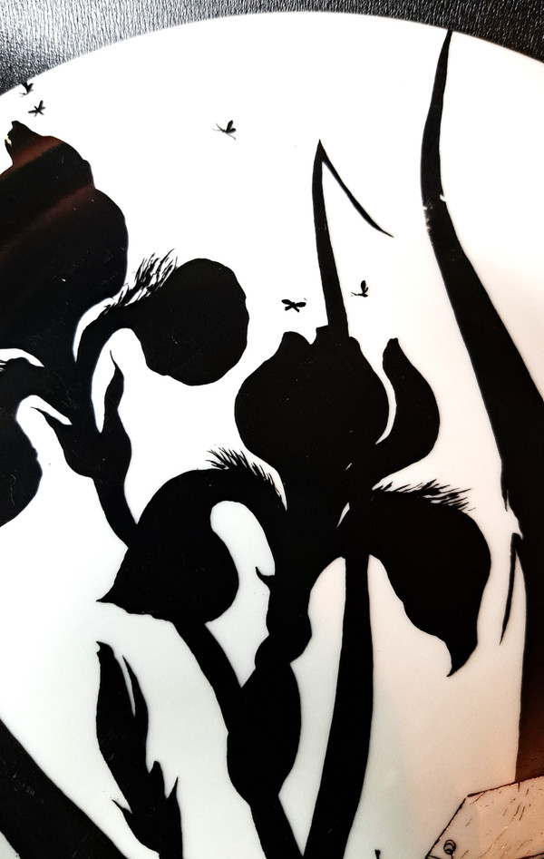 Plate decorated by Jeannine Hétreau, Iris décor, for Primavera, circa 1950