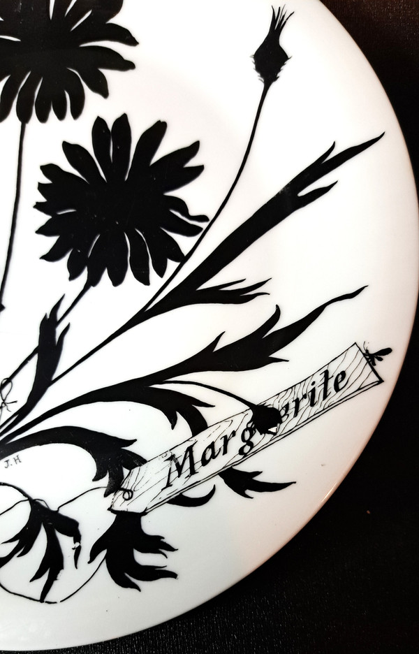 Assiette décorée par Jeannine Hétreau ​​​​​​​ décor Marguerite pour Primavera vers 1950