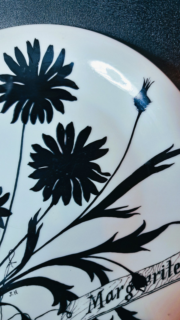 Assiette décorée par Jeannine Hétreau ​​​​​​​ décor Marguerite pour Primavera vers 1950
