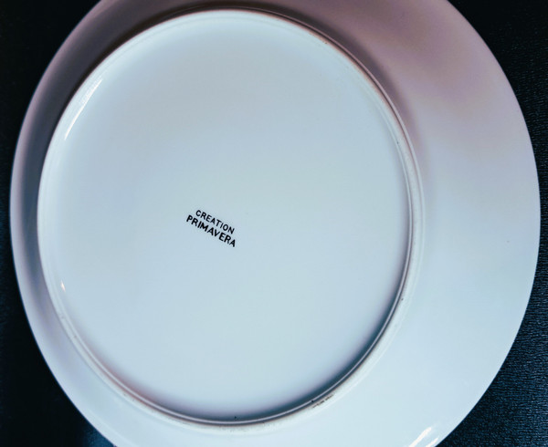 Assiette décorée par Jeannine Hétreau ​​​​​​​ décor Marguerite pour Primavera vers 1950