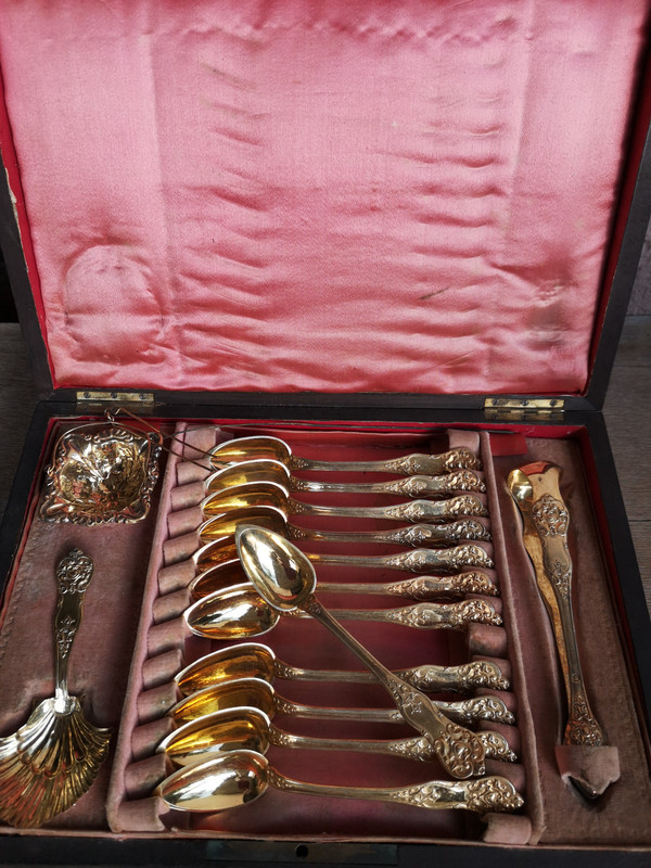 Napoleon III silver-gilt box: 12 spoons +1 pair of tongs + tea strainer + spoon Guillot 19th century goldsmiths