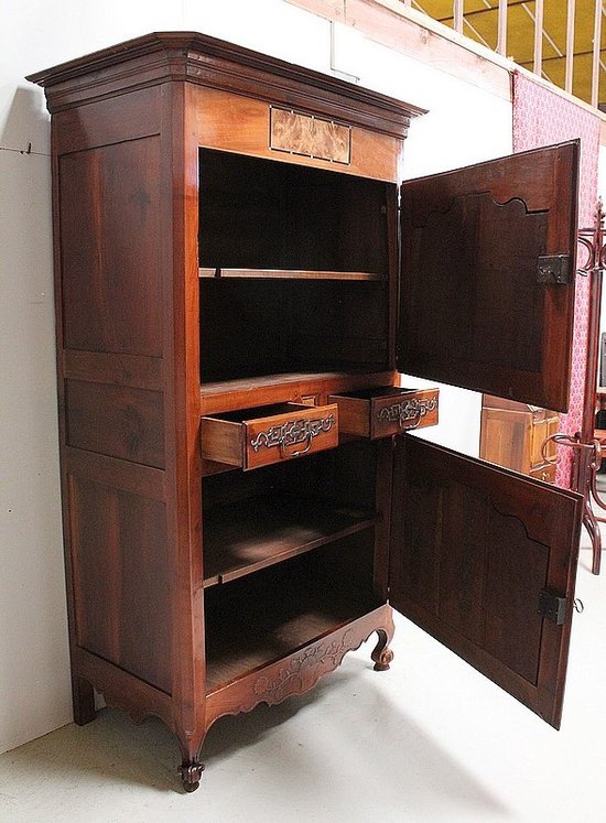 Cabinet en Merisier Roux de style Louis XV, région Vendée - 1ère partie XIXe