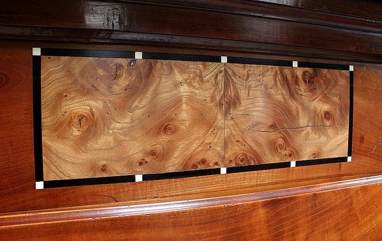 Cabinet en Merisier Roux de style Louis XV, région Vendée - 1ère partie XIXe