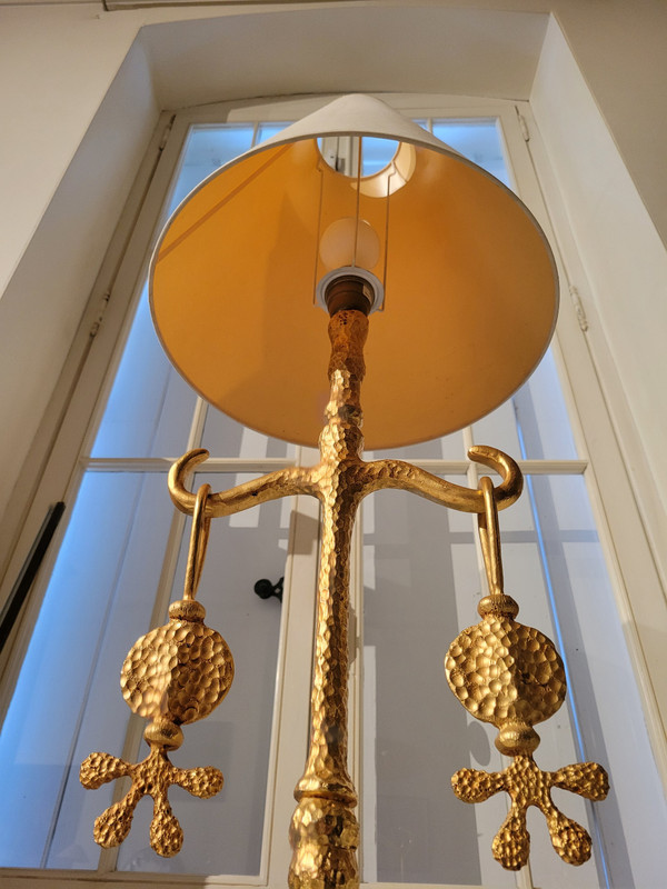 Lampadaire en métal doré signé Nicolas de Waël pour Fondica.