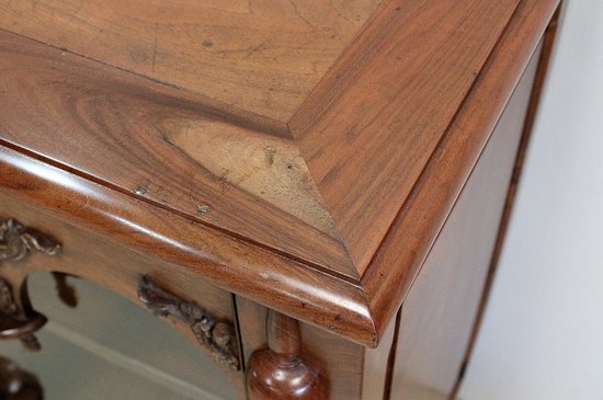 Long Meuble de Présentation, en Noyer, goût Renaissance - 2ème partie du XIXe