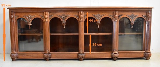 Long Meuble de Présentation, en Noyer, goût Renaissance - 2ème partie du XIXe