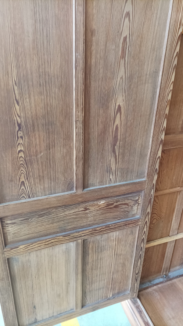 Großer Pariser Schrank aus Kiefernholz