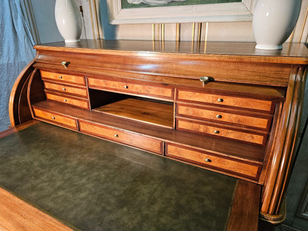 Bureau à Cylindre En Noyer Blond  Louis XVI