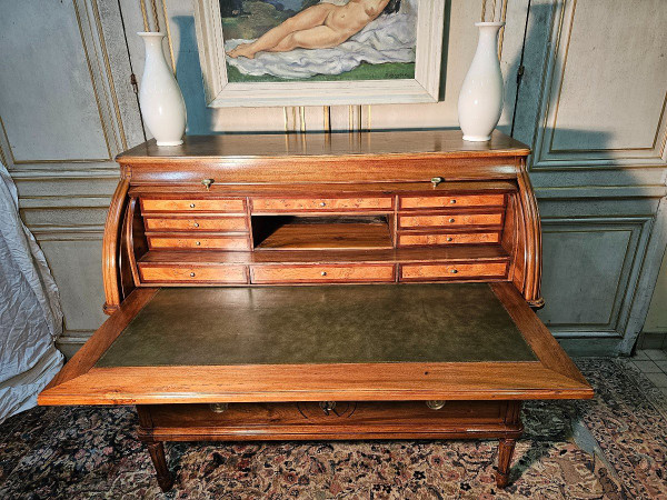 Bureau à Cylindre En Noyer Blond  Louis XVI