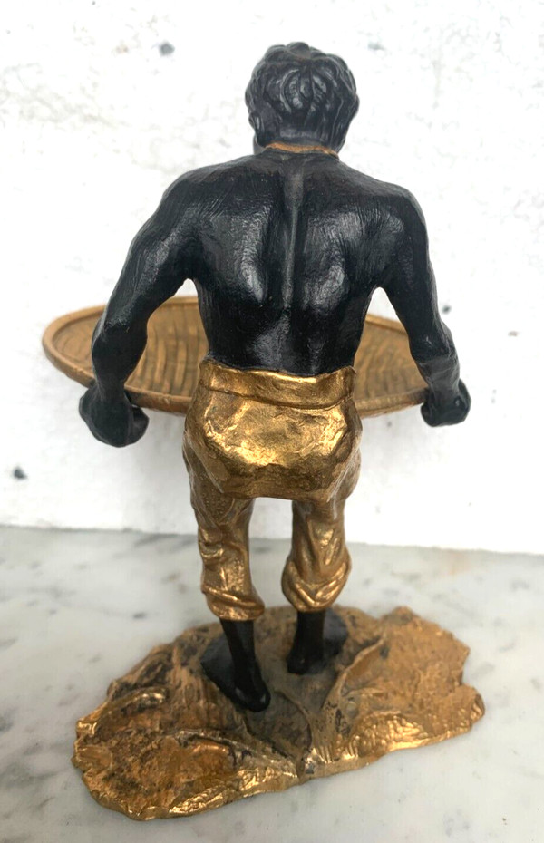 "Uomo con cesto intrecciato" gruppo in bronzo con doppia patina XX secolo