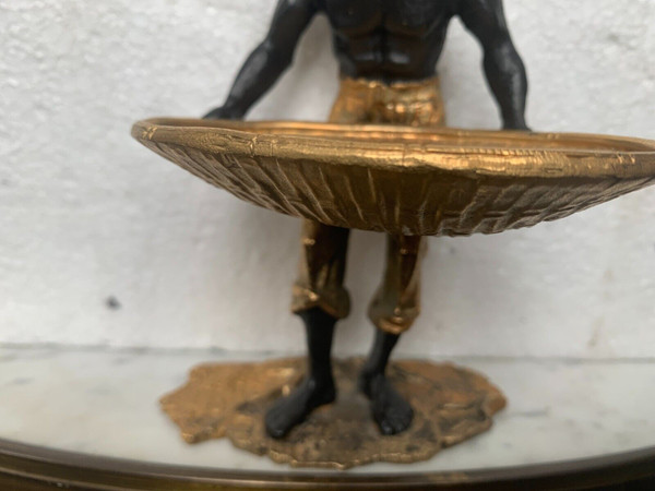 "Uomo con cesto intrecciato" gruppo in bronzo con doppia patina XX secolo