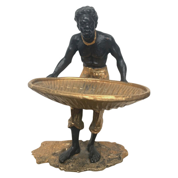 "Uomo con cesto intrecciato" gruppo in bronzo con doppia patina XX secolo