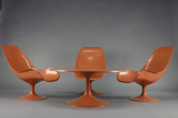 Ensemble de salon des années 1970 : chaises tulipes et table basse