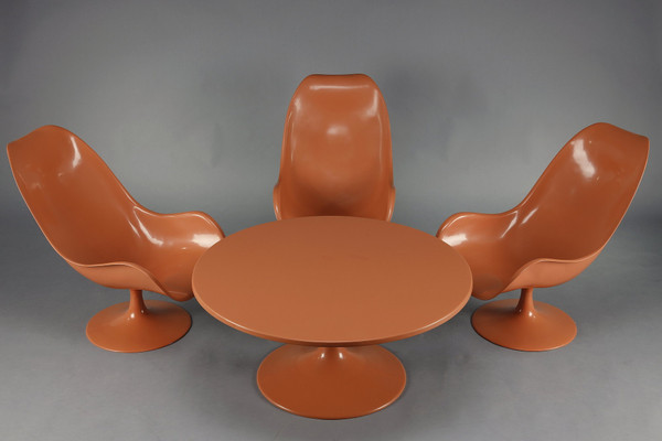 Ensemble de salon des années 1970 : chaises tulipes et table basse