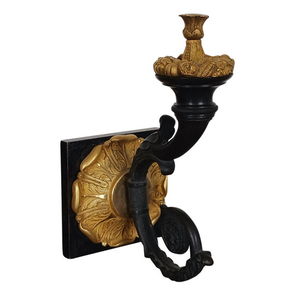 Paris, époque Restauration - rare patère ou embrasse rideau - bronze patiné et à l'ormoulu