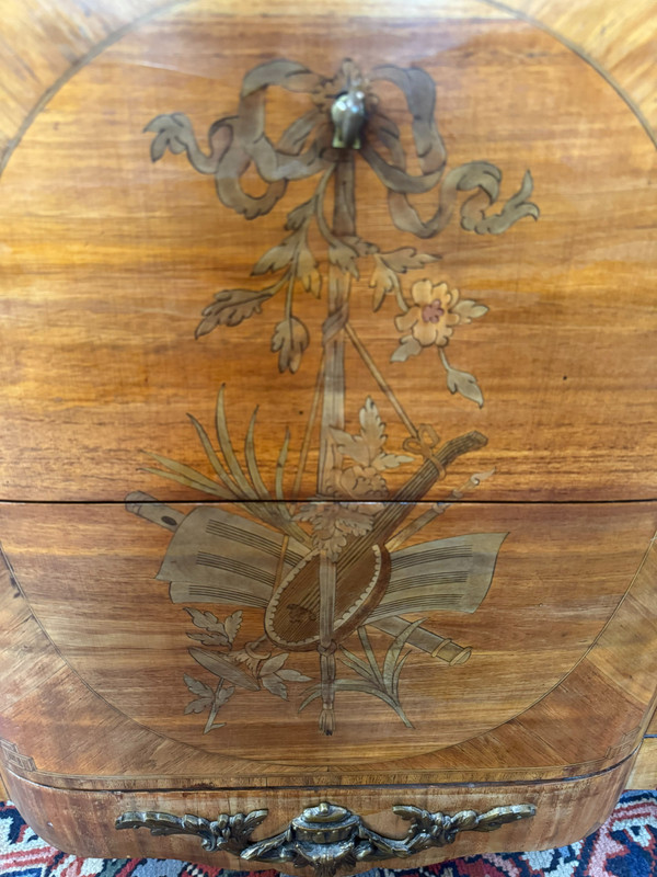COMMODE A RESSAUT CENTRAL EPOQUE LOUIS XVI
