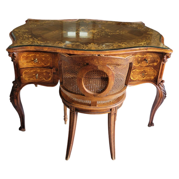 Schöner Schreibtisch, komplett mit Intarsien Ende des 19. oder Anfang des 20. Jahrhunderts im Stil von Ludwig XV.