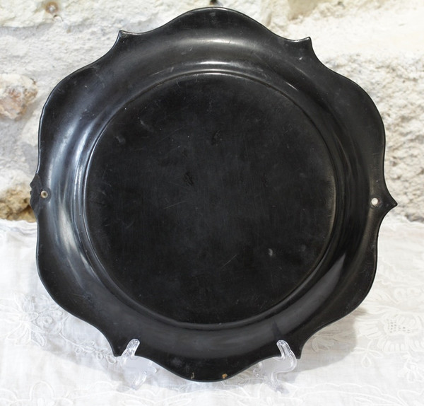 Rounded platter in painted black pressed material with mother-of-pearl inlay late 19th century