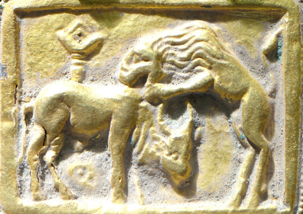 Art Gréco-bouddhique Du Gandhara, Ier Au IIIème Siècle De Notre ère, Pendentif En Or Repoussé.