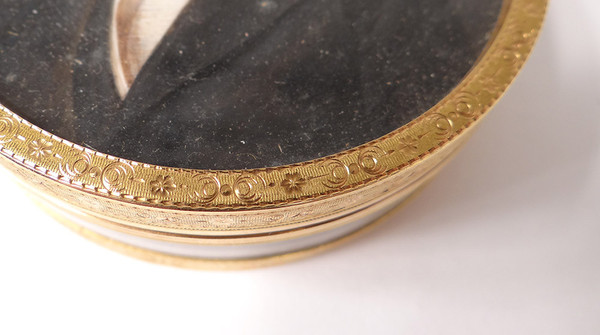 Box Round Miniature Portrait Noble Man Chasselat Solid Gold 1809 19th century